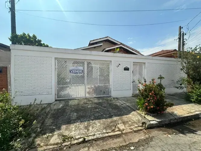 Casa com duas suítes para venda em São Pedro