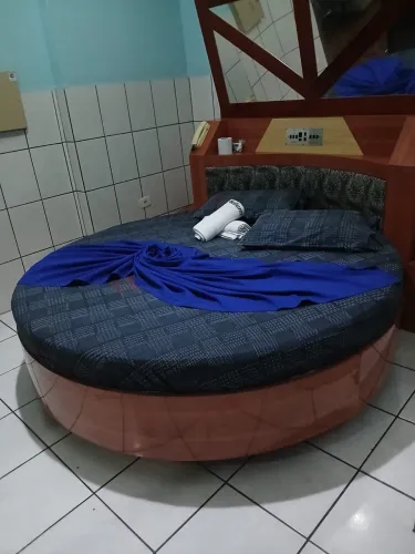 Cama para motel + colchão USADOS