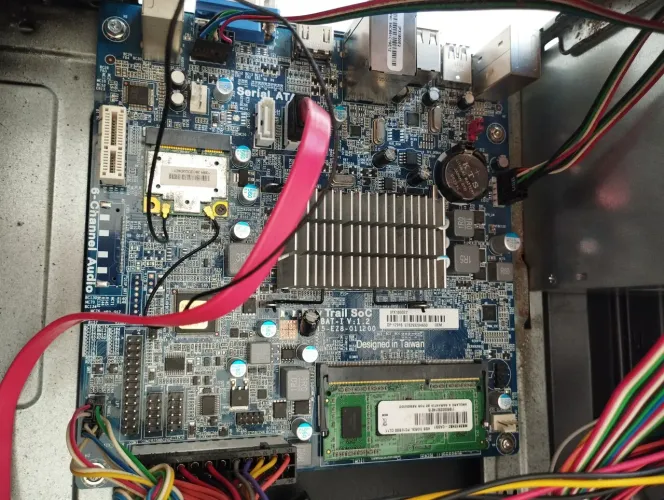 Kit placa mãe j1800 + 4gb de memória 
