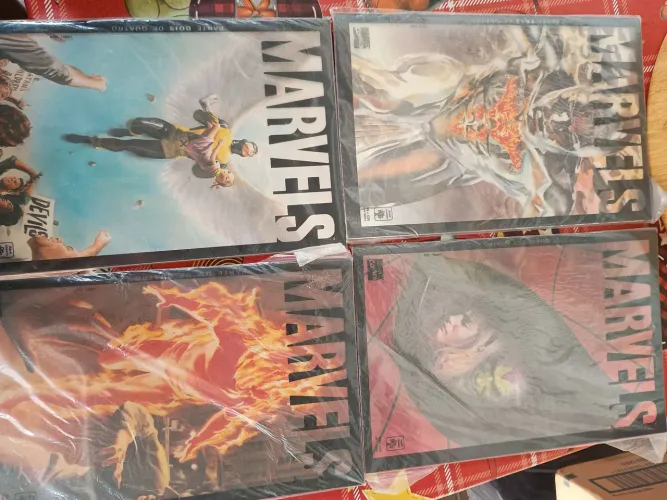 Marvels minissérie especial Alex Ross +Edição especial com Arte de Alex Ross