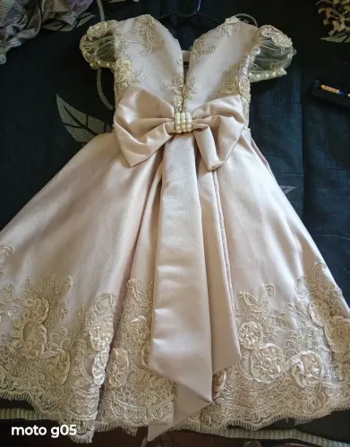 Vestido infantil de luxo