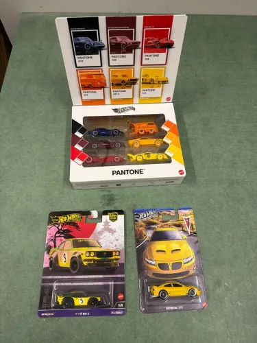Kit hotwheels com 8 carrinhos