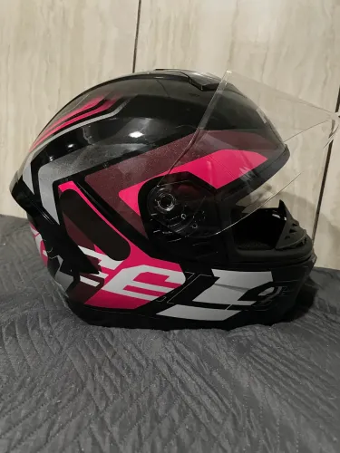 VENDO CAPACETE MOTO TAM 58 + VISEIRA PRETA SEPARADA