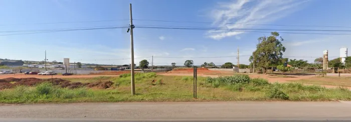 Terreno à Venda de 30.000m², dividido em 3 lotes de 10.000m², ideal para comércio, serviço