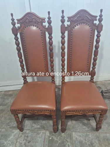 Cadeiras antigas de madeira