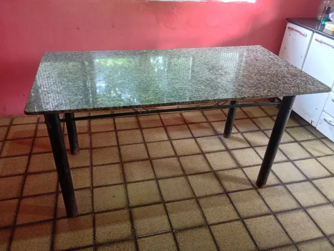 Mesa de Mármore 6 cadeiras (Sem cadeiras)
