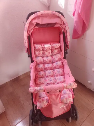 Carrinho de bebê menina