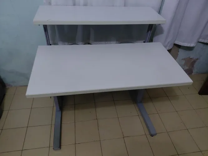Mesa com 2 tampos Altura Regulável