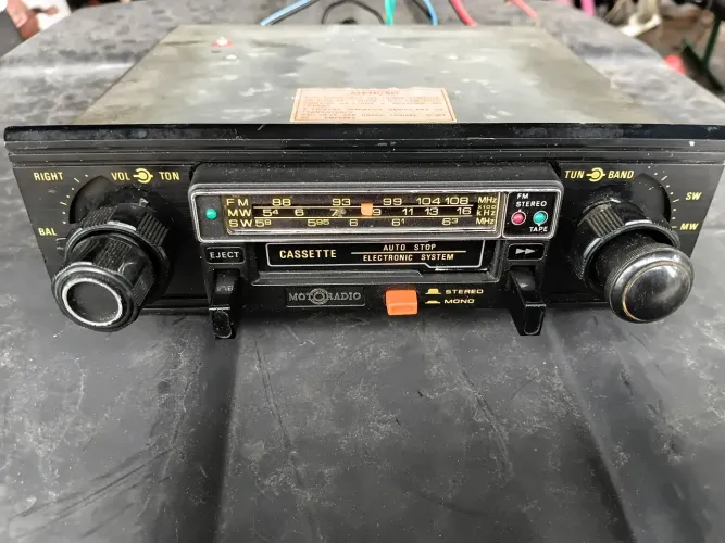 Rádio é toca fitas Motoradio 