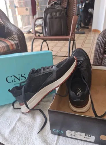 Tenis de couro novo ( mostruário)