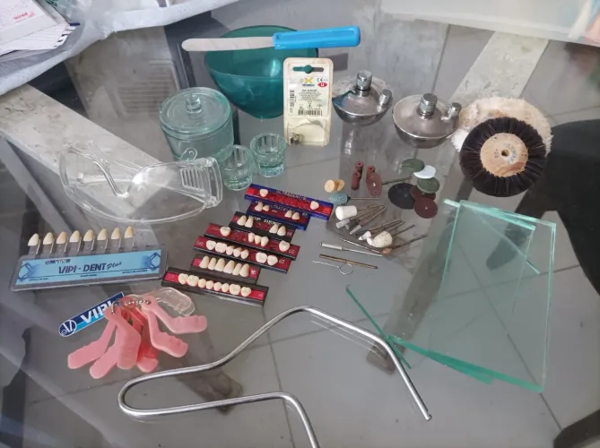 Kit de materiais/ ferramentas para prótese odontológica 