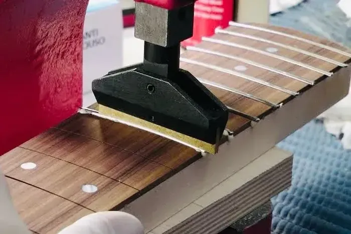 Troca de trastes - Guitarra, baixo, violão, cavaco etc Luthieria CdN
