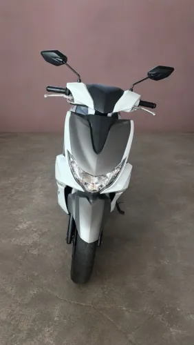 VENDO MOTO YAMAHA FLUO 2024