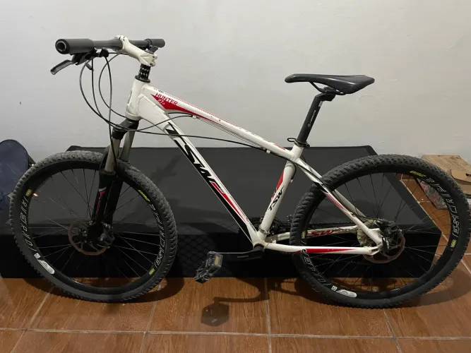 2 Bikes Aro 27,5 - TSW Hunter Alumínio + Houston Netuno - Freio a Disco