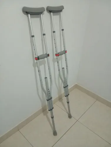 Vende se um par de amuletas