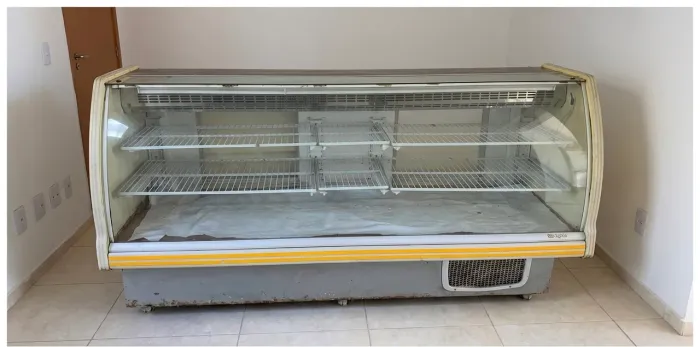 Balcão Refrigerado para Bolos, Tortas e Pudins - Vitrine Expositora Comercial