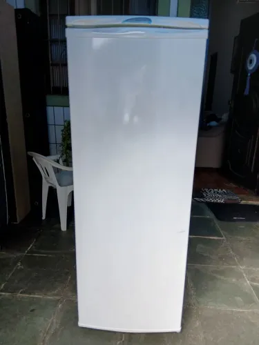 Geladeira Electrolux R280 em excelente estado bem novinha.
