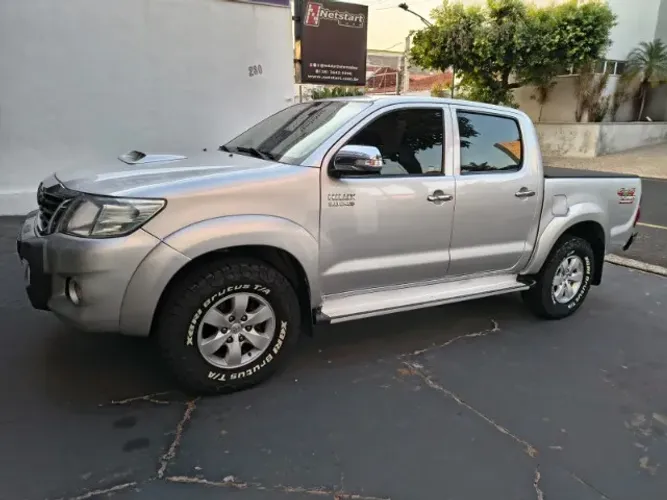 Toyota Hilux CD SRV D4-d 4X4 3.0 TDI Diesel AUT 2013