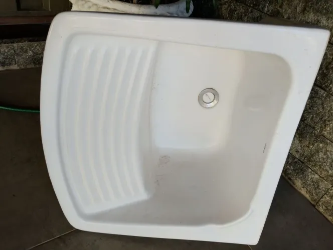 Tanque área de lavanderia180.00