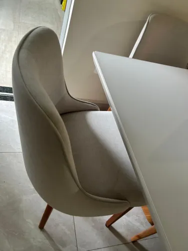 Seis poltronas em linho para mesa de jantar alto padrão