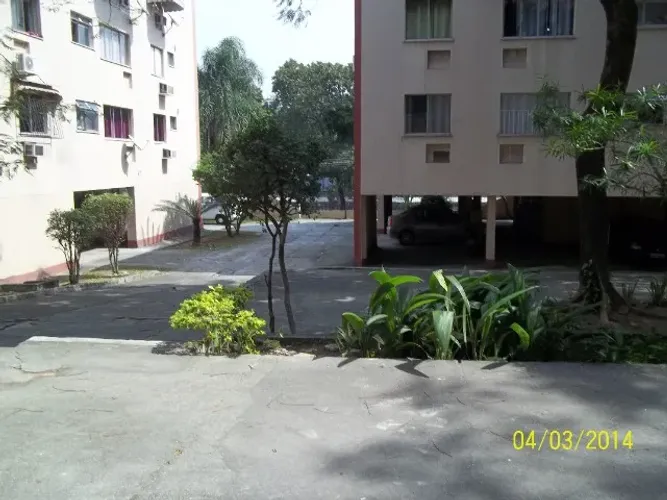Alugo Apartamento  em Jacarepaguá   por R$ 800