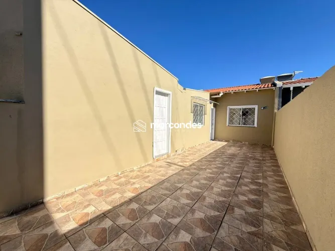 Ótima oportunidade no bairro Estados, em Fazenda Rio Grande Casa com ponto comercial
