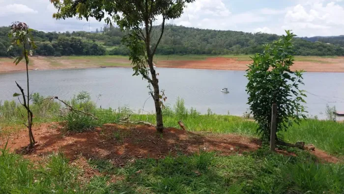 Chácara Pé na Água 9.000 m² na Represa de Piracaia