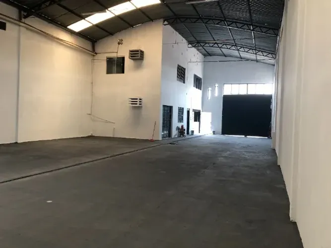 ALUGO GALPÃO EM VARZEA GRANDE 360 M2