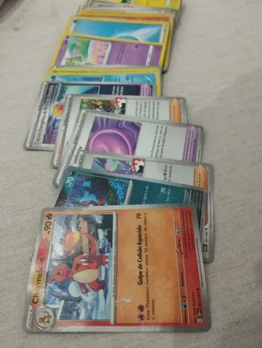 Lote 3 de cartas Pokémon variadas
