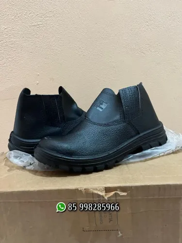 Bota de couro nova
