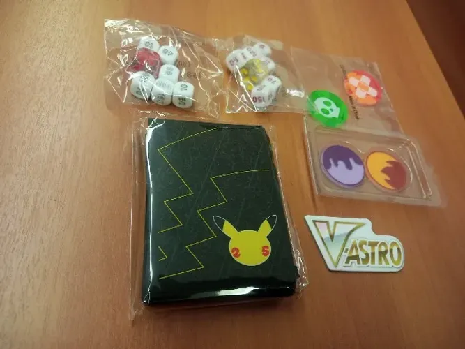  Kit de Shields coleção Celebrações sleeves para cartas Pokémon dados TCG original 