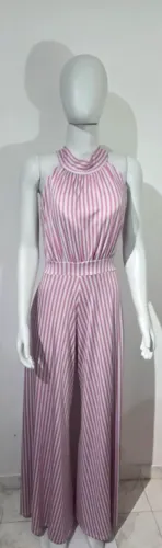 Macacão listrado rosa e branco com amarração nas costas tamanho G