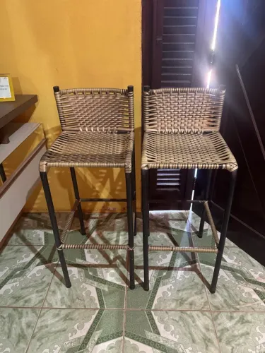 Vende-se duas banquetas