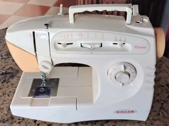 Máquina de Costura Singer Carina Usada - Completa com Manual e Pedal