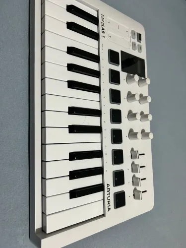Teclado controladora Arturia MiniLab 3 