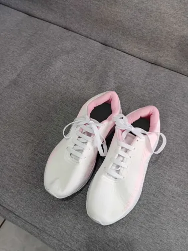 Tênis feminino Novo n* 36