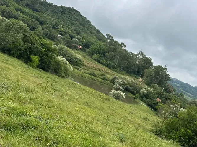 Sítio com lago grande e linda vista para o horizonte 