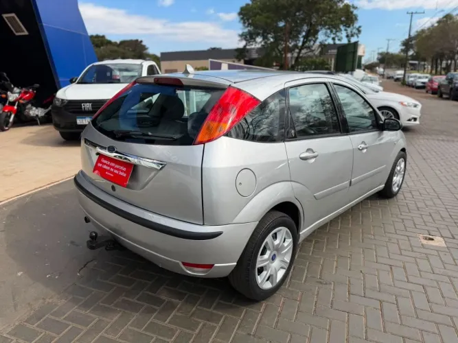Ford Focus Ghia 2.0 16v/ 2.0 16V Flex 5P AUT 2005