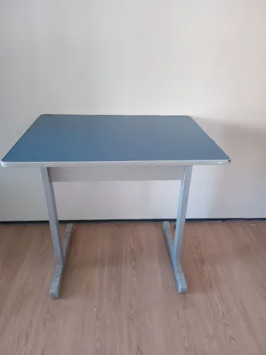 Mesa para Computador ou Escritório | Muito Conservada