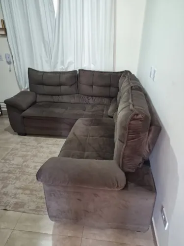 SOFÁ DE CANTO MARROM