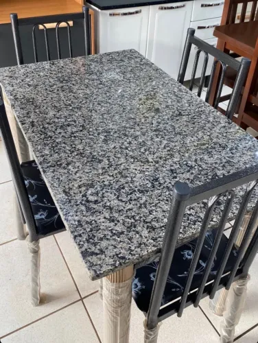 Mesa Granito Com 04 Cadeiras Nova