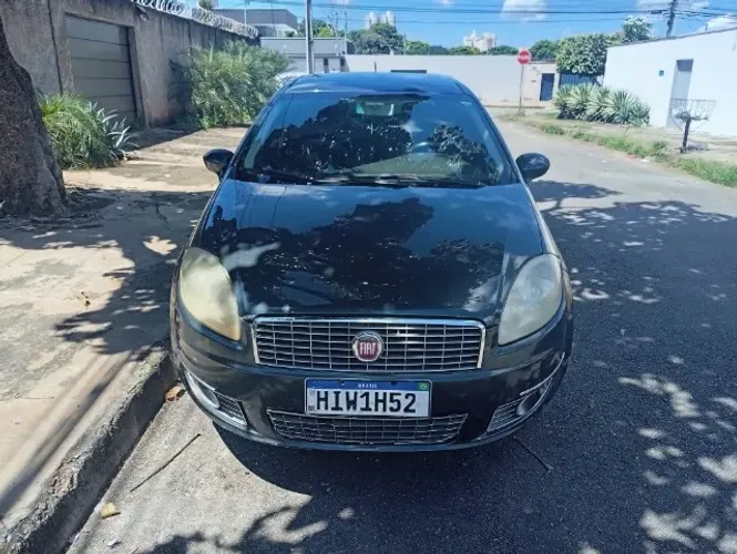 Fiat Linea Essence 1.8 Flex 16V 4P 2012