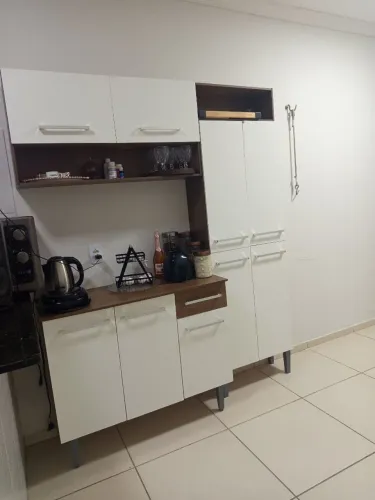 Armário com balcão. 