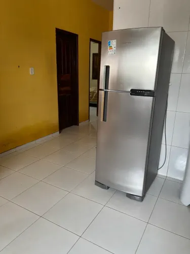 Vendo geladeira semi nova 