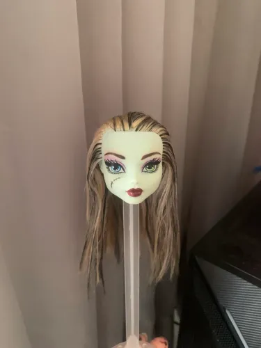 Cabeça Monster High Frankie básica wave 1 com repaint