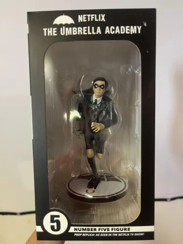 dark horse number five the umbrella academy statue figure