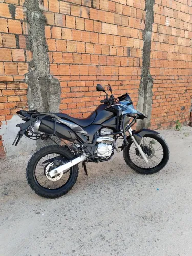 XRE 300 2023