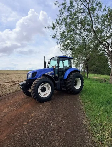 TRATOR AGRÍCOLA NEW HOLLAND T6 130