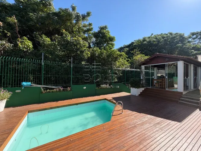 Casa 4 dormitórios com ótima localização