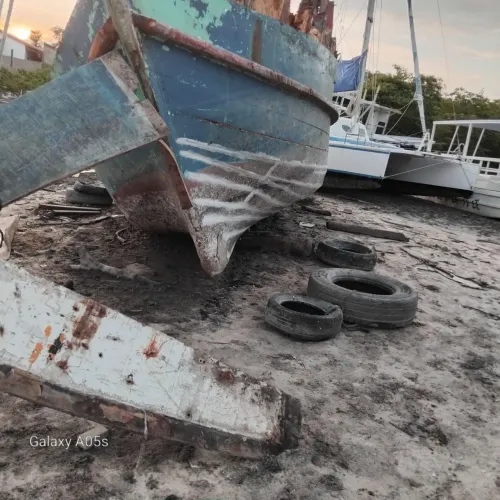 Vendo um casco de 11 metros barco fiker 